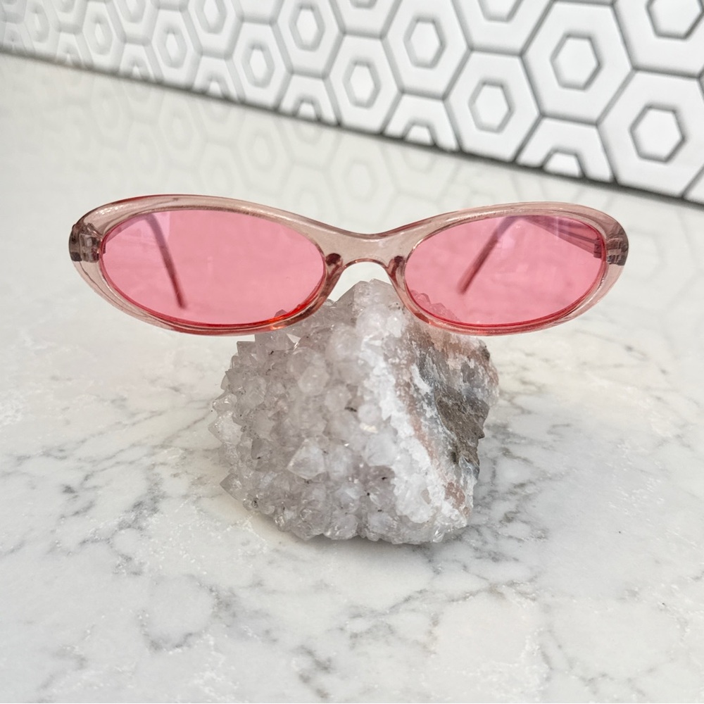 Cute Y2K Pink Oval Sunglasses - Picture 5 of 6